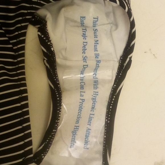 Black and White striped bikini - Picture 5 of 5